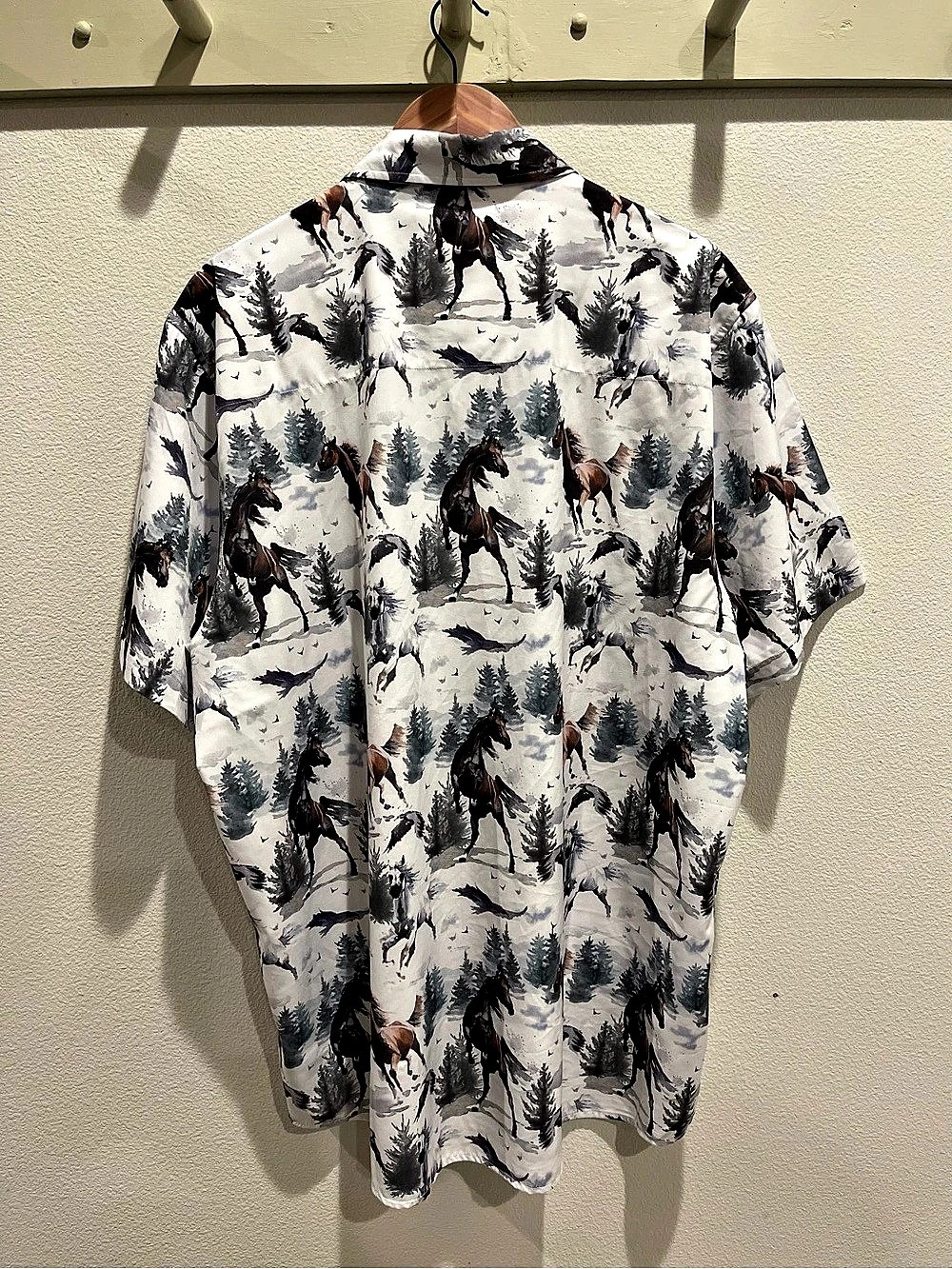 Dixxon Bronco Party Horse Print Button Down Shirt Size 2X - Picture 5 of 6
